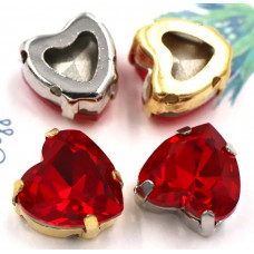 Сердце в серебристых цапах Red 8 мм. Сердце в серебристых цапах Red 8 мм.